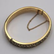 Armreif, Krementz, florales Relief, älter, ca. D-6cm