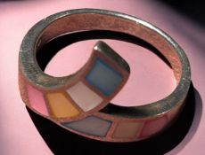 Silberring mit eingelegten bunten Steinen?, RG 61, 5,2 gr.