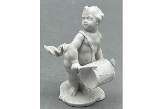 Nymphenburg Putto mit Trommel, H-10 cm, Bustelli Entwurf, weiss, H-10,5 cm - Bild 1 aus 4