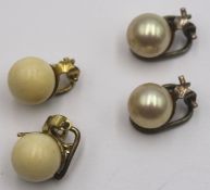 2 Paar Ohrclipse, älter, 1x Modeschmuckperlen, je ca. D-1cm