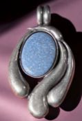 gr. Designer-Anhänger, versilbert, blauer Stein, 6x3,5 cm