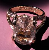 Schmuckring "Ricarda M.", vergoldet, mit ovalen rosa Stein, RG 60, 10,2 gr.