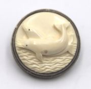 runde Brosche/Anhänger, Delphin-Relief, 925er Silber-Fassung, D-3,2cm