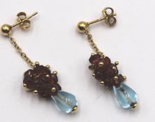 Paar Ohrstecker, 750er GG, Granate und Aquamarine, zus. ca. 5,8gr, L-4cm