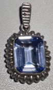 Silber-Anhänger mit hellblauen Stein, ca. 2,4x2 cm