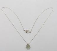 925er Silberkette mit Anhänger, grünlich milchiger Stein ?, zus. ca. 3,3gr., L-44cm Anh. L-1,5cm