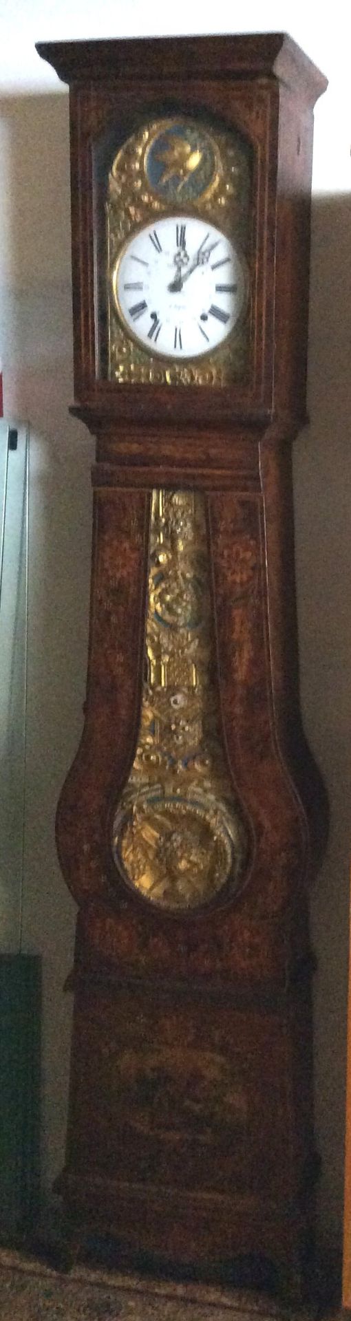 Comtoise Standuhr um 1850-1880 , Holz reich intarsiert, Prunkpendel und 2 Eisengewichte, Werk läuft - Bild 2 aus 8