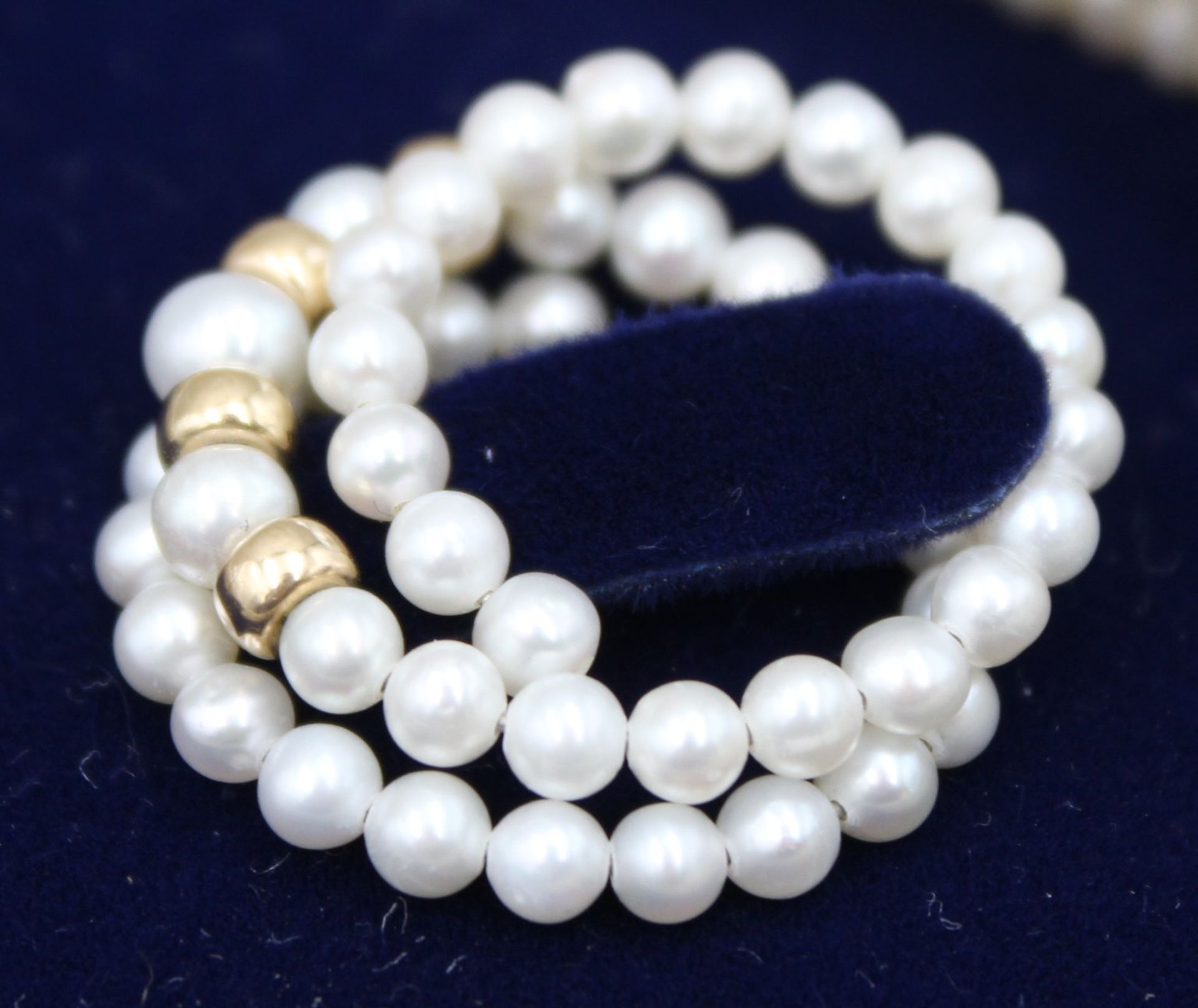 Süsswasser-Perlen-Halsreif sowie passender Ring, Silber-Zierelemente vergoldet - Bild 5 aus 5