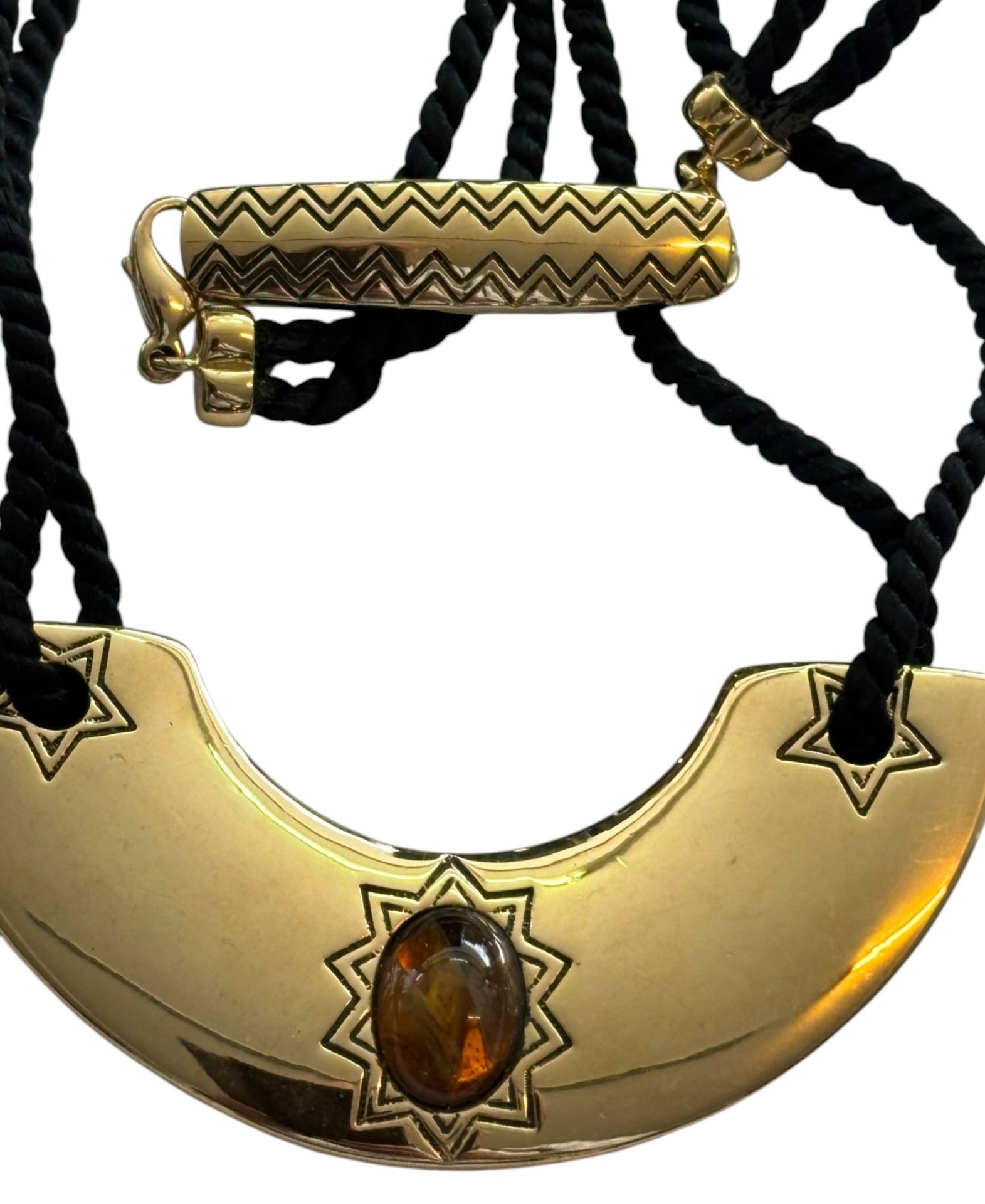 Double Collier Pierre Lang, brauner Cabouchon, doppelte Stoffschnur, L-ca. 46cm, 68,2 gr. - Bild 2 aus 3