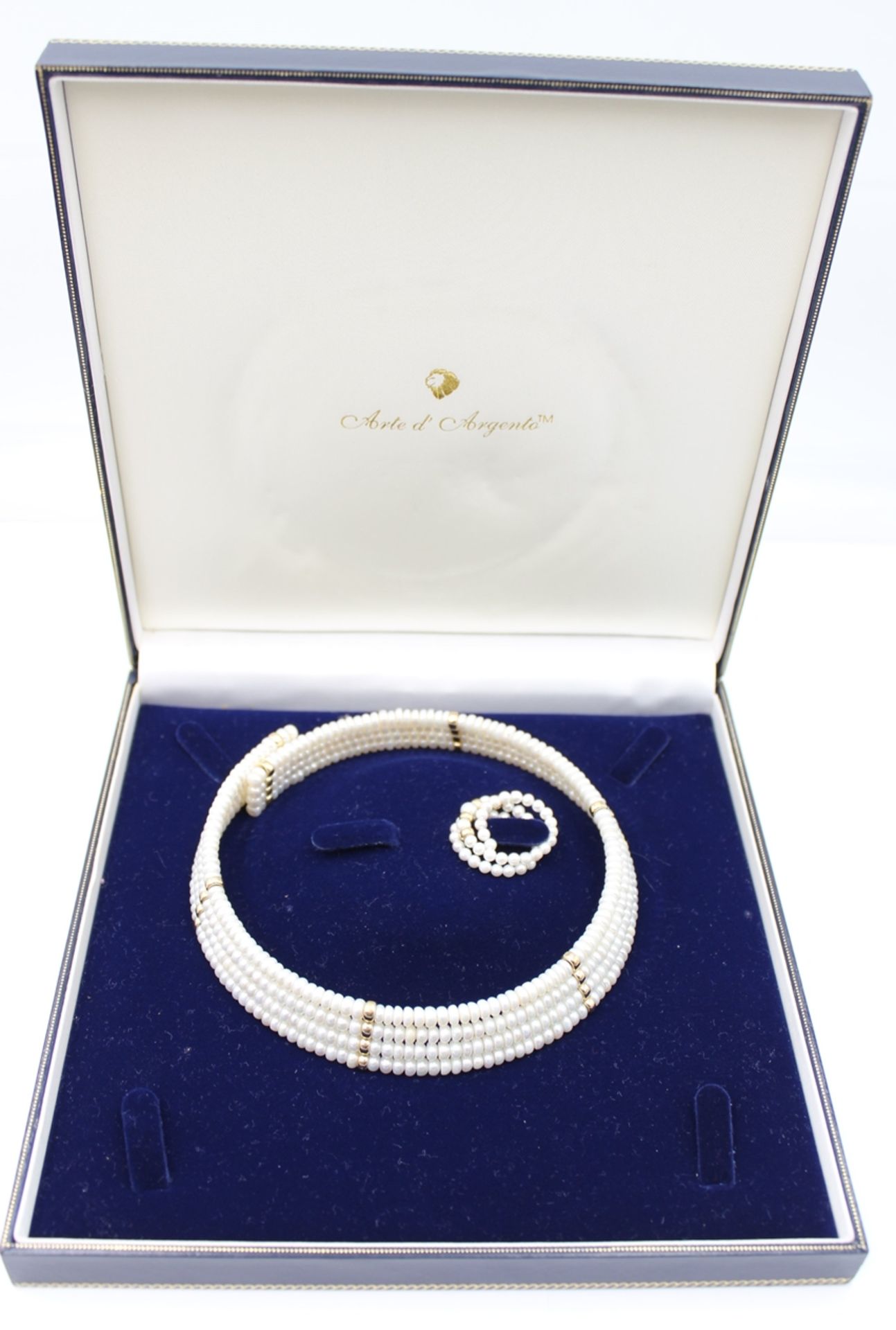 Süsswasser-Perlen-Halsreif sowie passender Ring, Silber-Zierelemente vergoldet