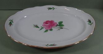 ovale Platte "Meissen" Rote Rose, 30x22 cm, Schwerter 2x durchschliffen
