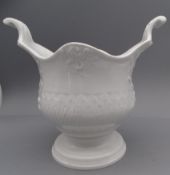 grosse Jardiniere "Meissen" weiss mit Reliefdekor, 1.Wahl, Pfeifferzeit, H-24 cm, B-24 cm, grosses,