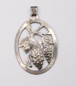 gr. 800er Silber-Anhänger, Trauben, wohl 40er Jahre, 11,3gr., L-7cm