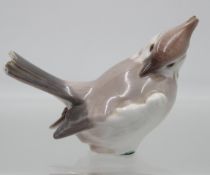 Haubenmeise, Bing & Gröndahl, Entw. Dahl-Jensen, Unterglasurfarben, Chips an Schwanz, ca. H-7cm L-1