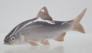 Fisch, Royal Copenhagen, Dänemark, 20. Jhd., Modellnr. 2675, in Unterglasurfarben, H-7,5cm L-16cm