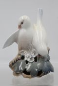 Turteltauben auf Kirschblütenzweig, Royal Copenhagen, Modellnr. 402, Entw. Theodor Madsen, polychro