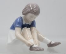 Bing & Gröndahl, Mädchen, Unterglasurbemalung, Modellnr. 2317, H-10cm