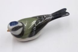 Blaumeise, Royal Copenhagen, Nr. 1505, polychrom bemalt, ca. H-4cm L-10cm