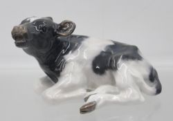 liegendes Kalb, Royal Copenhagen, Entw. Christian Thomsen, Modellnr. 1072, H-9,5 cm, L-16 cm