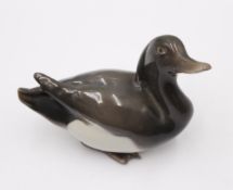 Ente, Bing & Gröndahl, polychr. Bemalung in Unterglasur, Modellnr. 1855, H-7,4cm