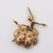 figürliche Brosche um 1920, Ballerina, Gold um 14 ct (gepr.), Diamanten und Rubine, 11,2gr., ca. L-