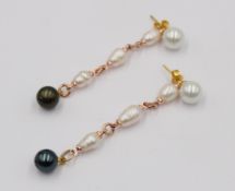 Paar Perl-Ohrstecker, SW-Perlen, goldfarben, L-6,3cm