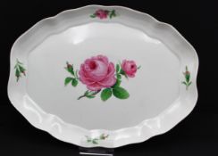 gr. ovale Platte "Meissen" rote Rose, 2.Wahl, Rand mit kleinen Chip, 37x27 cm