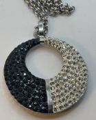 Halskette, Silber-925- mit grossen Anhänger, klare/schwarze Steine, L-60 cm, Anhänger D-4,5 cm, 18,