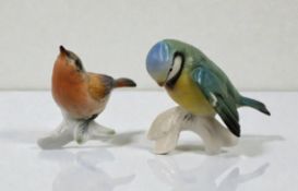 2x div. Vogelfiguren, ENS Volkstedt, Unterglasurfarben, ca. H-7,2cm