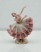Tänzerin in Spitzenkleid, Wessel Frankenthal, Kleid mit kl. Bestossungen, ca. H-13,5cm