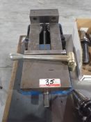 KURT 6" MACHINE VISE W/ HANDLE