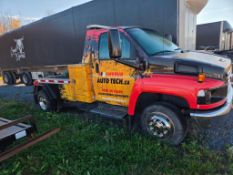 2004 GMC C5500 TOW TRUCK W/ 6.6L DIESEL ENGINE W/ 282,755 KM JERR-DAN WHEEL LIFT AND WINCH -