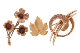 Three 9ct yellow gold brooches comprising a maple leaf brooch with Florentine finish, a textured bro