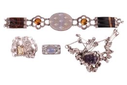 A collection of jewellery to include; a Scottish agate and citrine bracelet, featuring a central ova