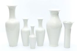 Fünf Vasen und Steck-Einsatz, KPM Berlin.