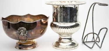 2 Weinkühler und Flaschenhalter.