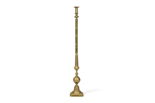 A BRASS STANDARD LAMP BASE, EARLY 20TH CENTURY