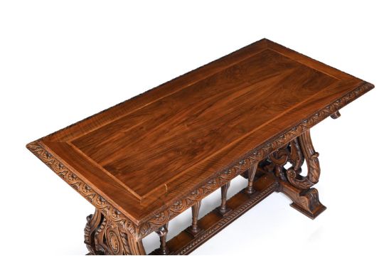 A WALNUT CENTRE TABLE, IN 17TH CENTURY BAROQUE TASTE, 20TH CENTURY - Bild 2 aus 3