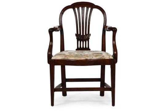 A GEORGE III MAHOGANY OPEN ARMCHAIR, IN THE MANNER OF GEORGE HEPPLEWHITE, CIRCA 1800 - Bild 2 aus 3