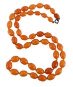 AN AMBER BEAD NECKLACE