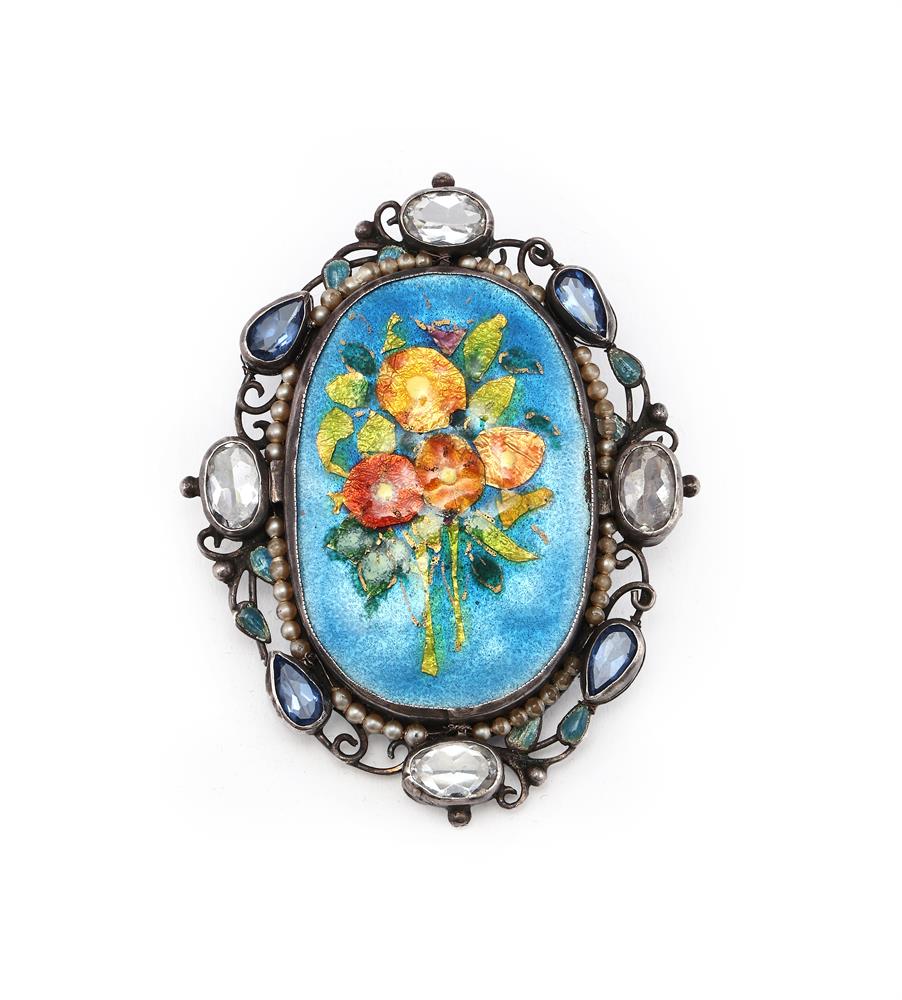 GEORGE HUNT, AN ENAMELLED BROOCH