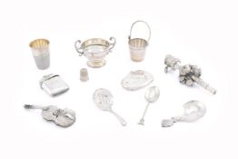 Y A COLLECTION OF SILVER ITEMS