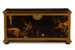 A BRASS MOUNTED GILT AND BLACK LACQUER COFFER JAPANESE, LATE 18TH/EARLY 19TH CENTURY