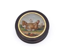 Y A TORTOISESHELL AND MICROMOSAIC BOX WITH HEN AND CHICKS