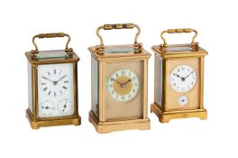 AN UNUSUAL FRENCH BRASS CARRIAGE TIMEPIECE WITH TWIN CALENDAR INDICATION