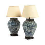 A PAIR OF JAPANESE BLUE AND WHITE ARITA VASES, LATE 17TH CENTURY