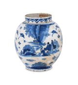 AN ENGLISH TIN GLAZED EARTHENWARE OR DELFT WARE VASE, LATE 17TH OR EARLY 18TH CENTURY