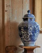 A LARGE BLUE AND WHITE ARITA VASE AND COVER, LATE 17TH CENTURY