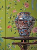 A LARGE JAPANESE ARITA VASE, LATE 17TH CENTURY