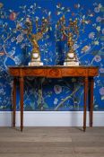 Y A GEORGE III SATINWOOD AND MARQUETRY SERPENTINE SIDE OR CONSOLE TABLE, CIRCA 1775